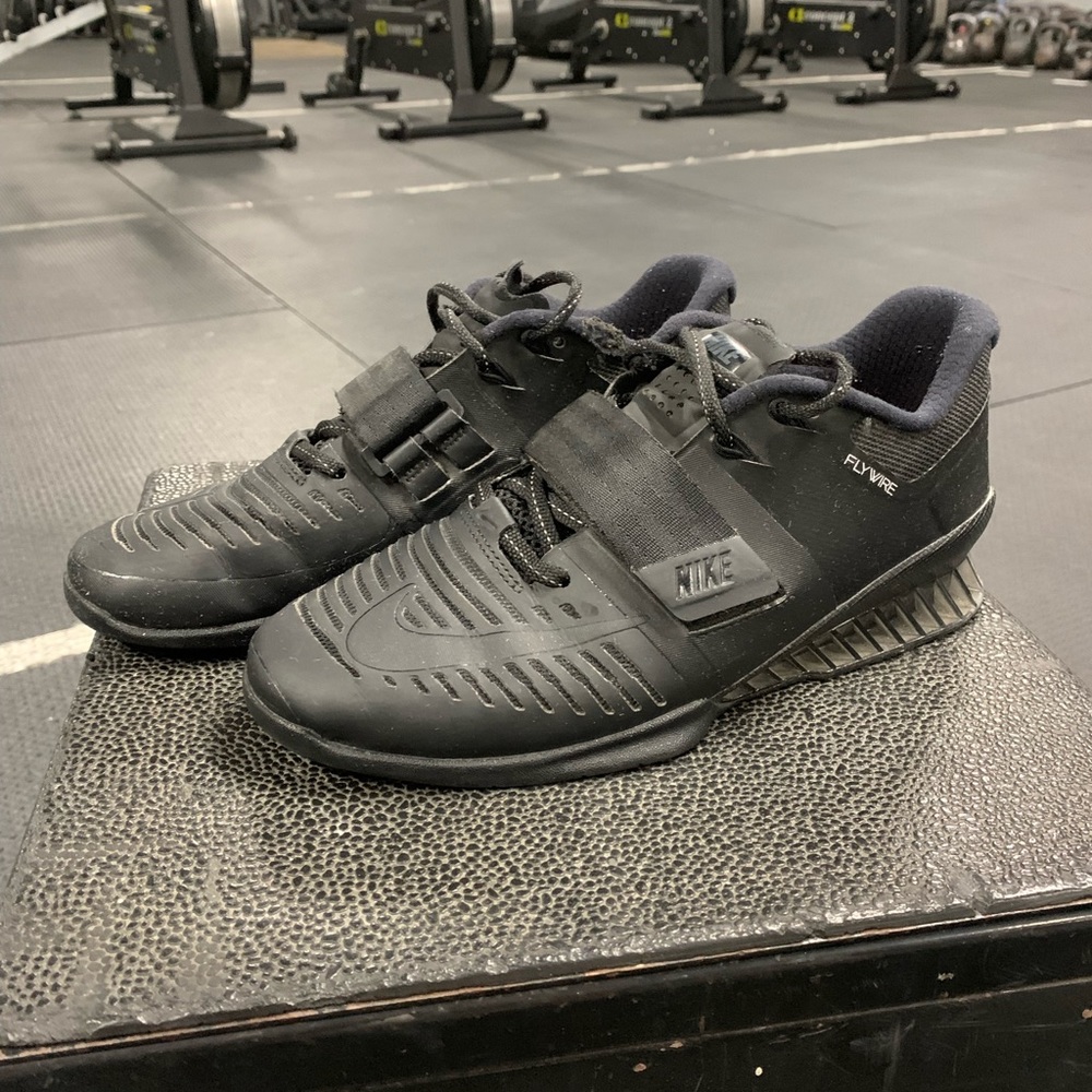 Black Nike Romaleos 3 Lifters